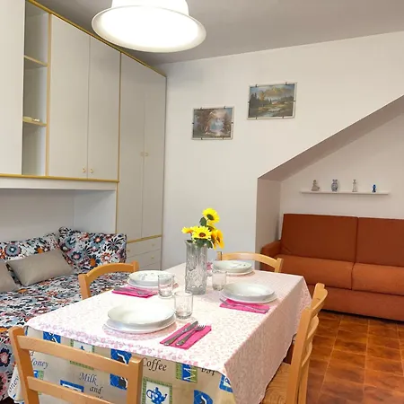 10' From The Beach, With Paid Swimming Pool Appartamento