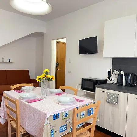 10' From The Beach, With Paid Swimming Pool Apartment